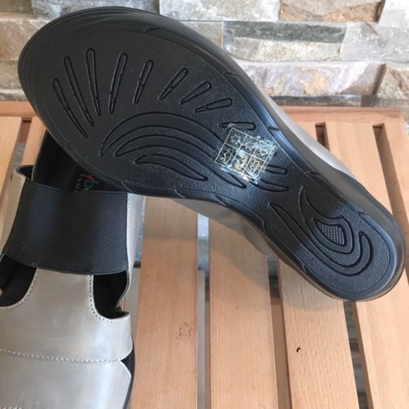 Everybody Women's Angela Sandals - Picture 5 of 6